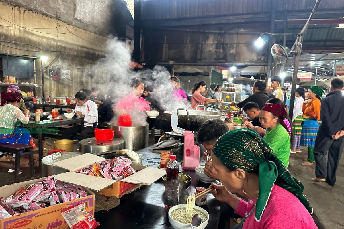 noodle soup at Ha Giang market 